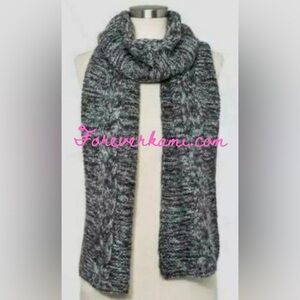 ADULT GRAY/WHITE SCARF NWT